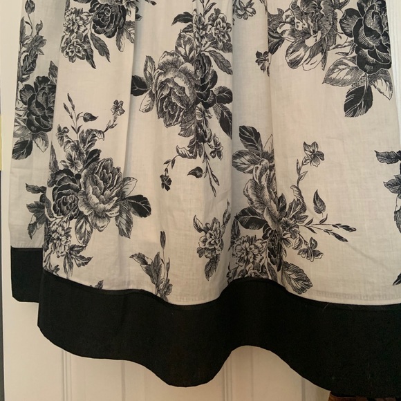 Dress - Picture 6 of 6